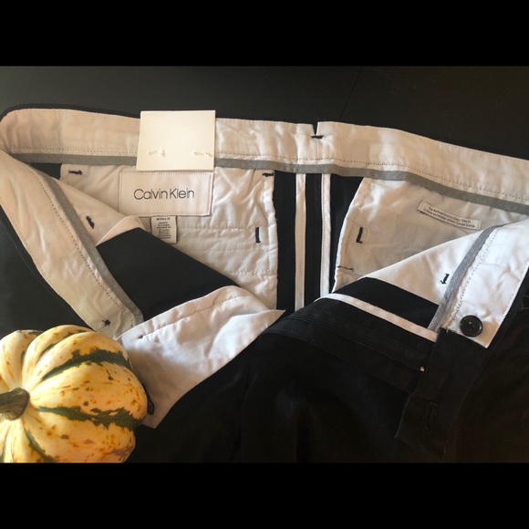 [Pants] Calvin Klein 33x32 Slim Fit Black Chinos - Picture 2 of 4